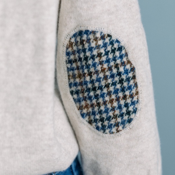 Hawick 100% Lambswool Sweater - Cream with Houndstooth Elbow Patches - Size M - Picture 5 of 12